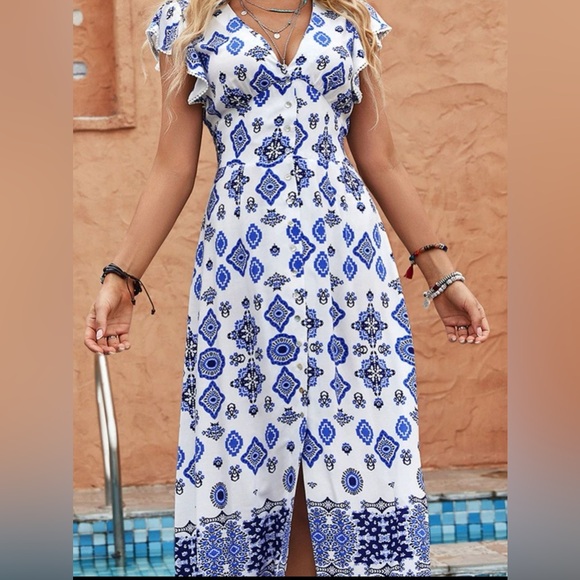 🔥BNWT Butterfly Sleeved Shirred Single Breasted Maxi Dress! - Picture 3 of 9